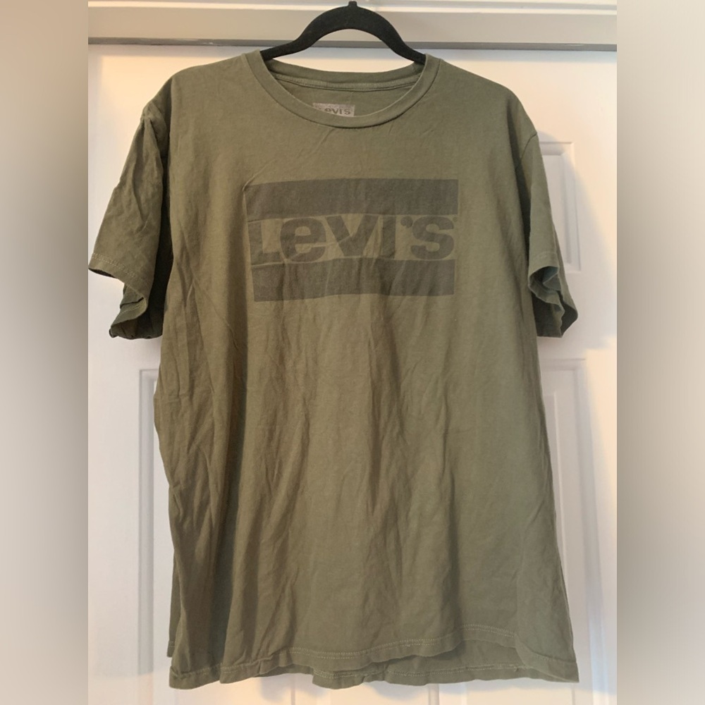 Men’s camo green Levi’s shirt size XL